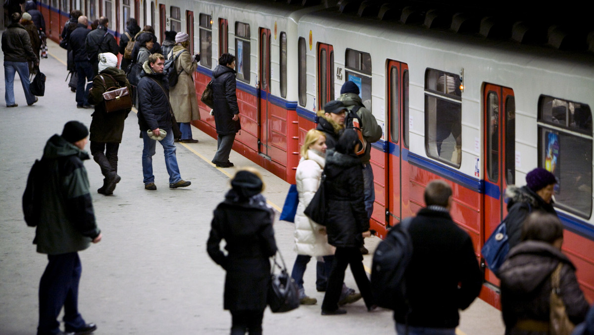 Poranna podróż metrem. Znieczulicy uczymy się od małego