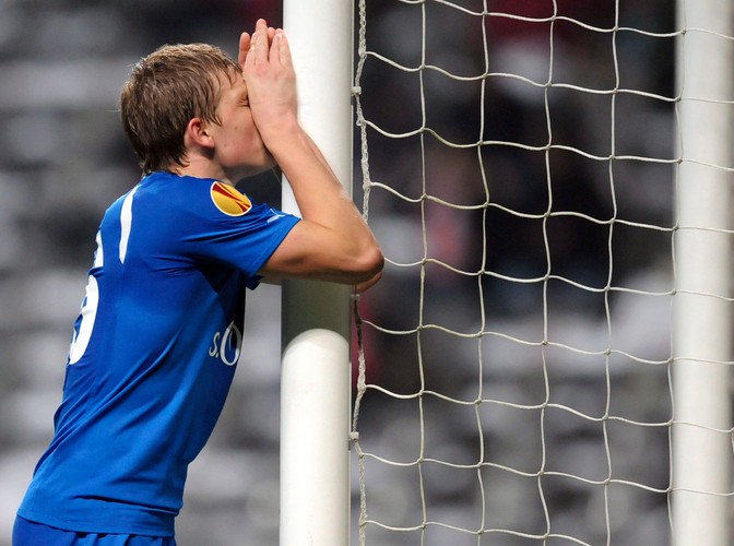 Załamany Artjoms Rudnevs z Lecha Poznań