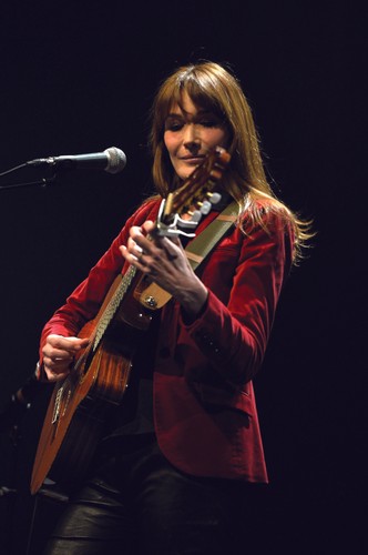 Carla Bruni intymnie w Olympii