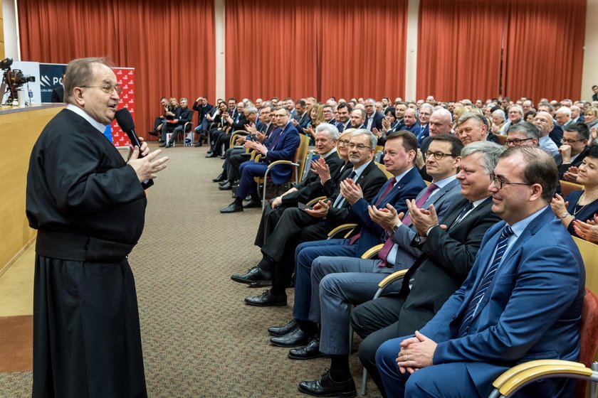 O. Rydzyk nieźle nastraszył Morawieckiego. Ten aż zamarł!