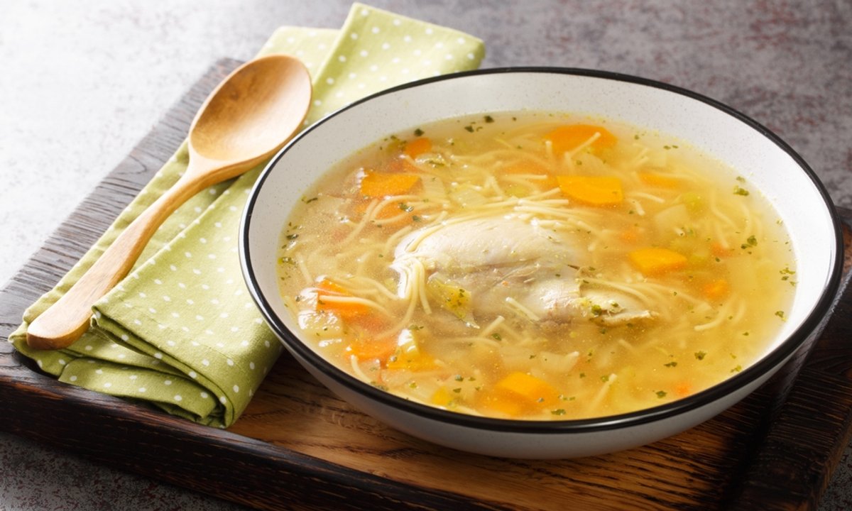 Tiktokerka pokazała, jak gotuje rosół. Internauci ostro o przepisie. "Wpadłam poczytać komentarze"