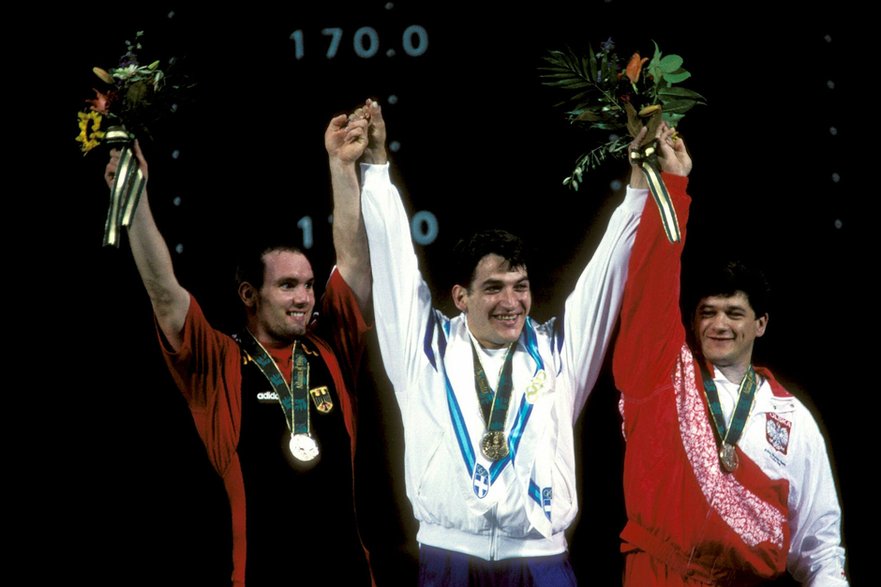 Medaliści IO 1996 w podnoszeniu ciężarów (kat. 83 kg). Od lewej: Niemiec Marc Huster, Grek Piros Dimas i Polak Andrzej Cofalik