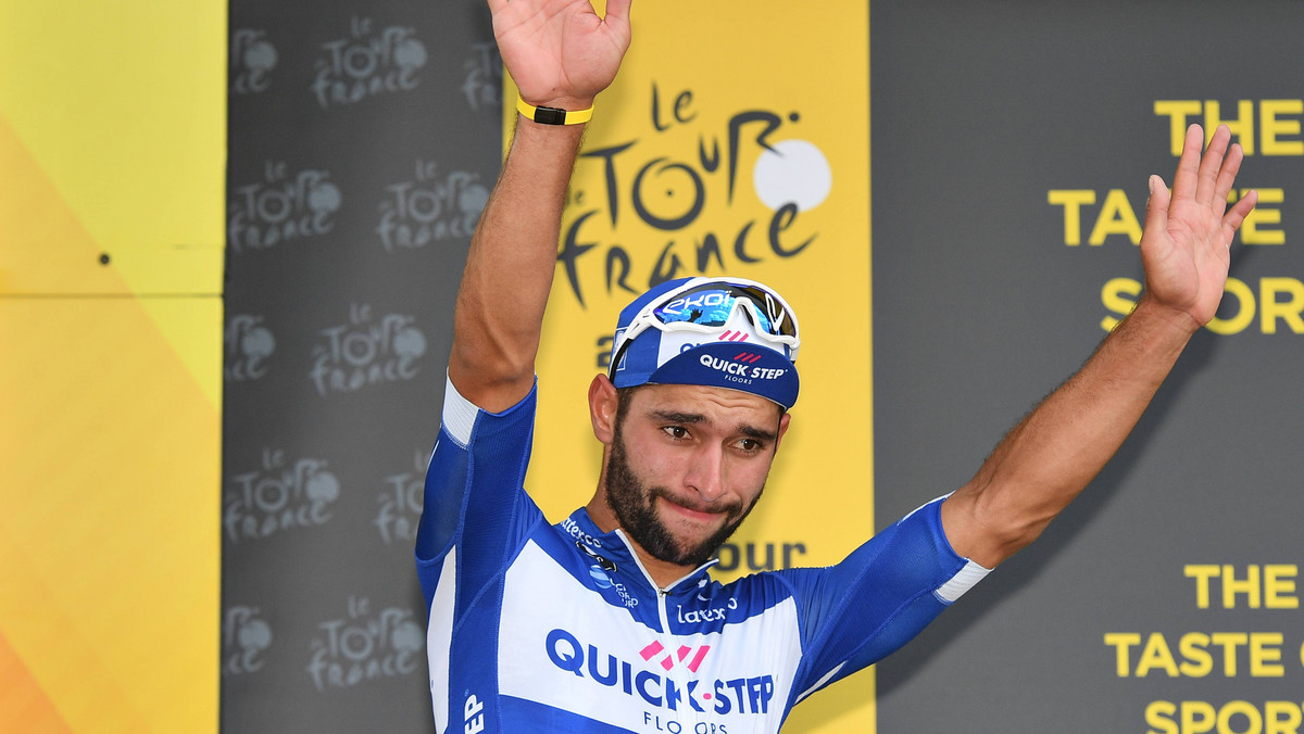 Fernando Gaviria (Quick-Step Floors), wygrał czwarty etap tegorocznej edycji Tour de France prowadzący z La Baule do Sarzeau. Za Kolumbijczykiem zmagania zakończył Peter Sagan (Bora-Hansgrohe). Trzeci był natomiast Andre Greipel (Lotto Soudal).