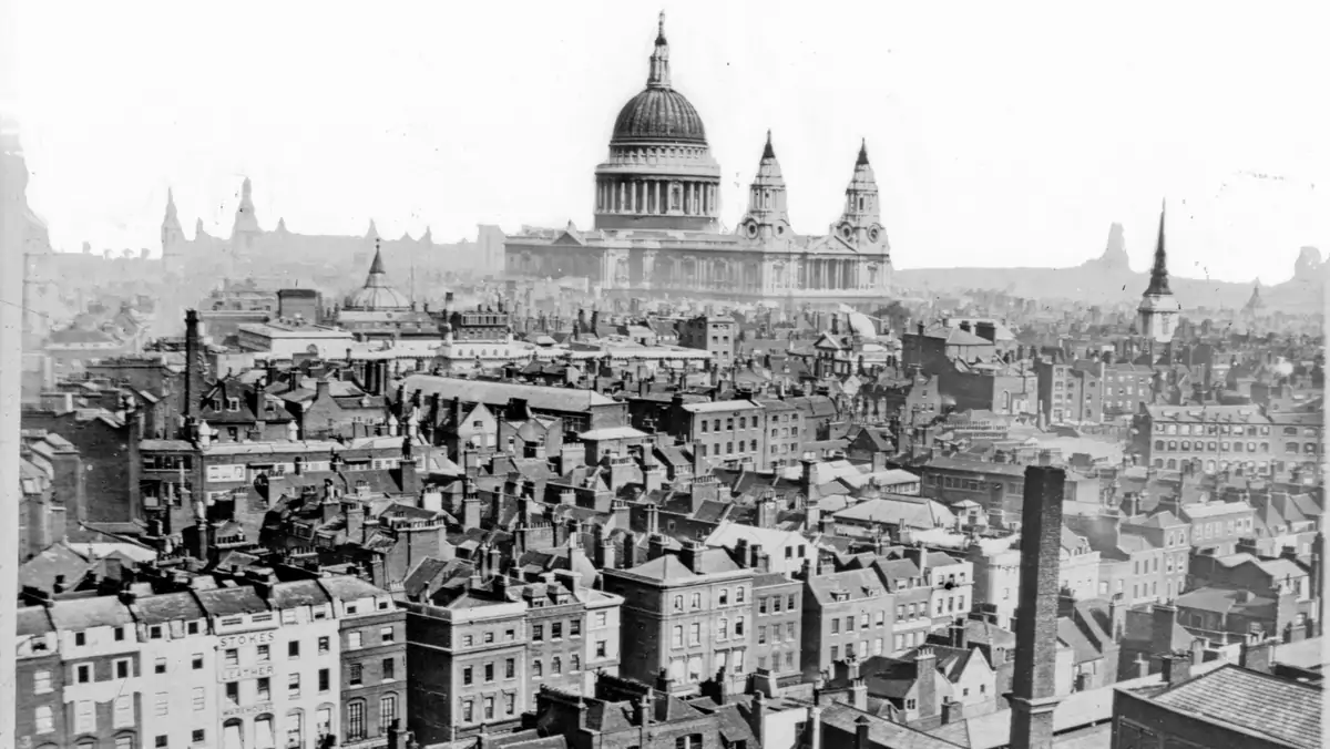 Widok na dachy Londynu drugiej połowy XIX wieku Fot. Public Domain