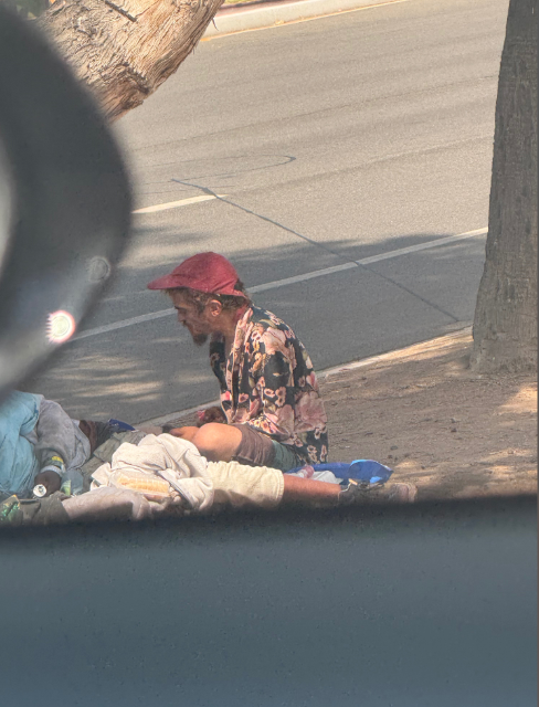 Zo slávneho herca sa zmenil na bezdomovca.