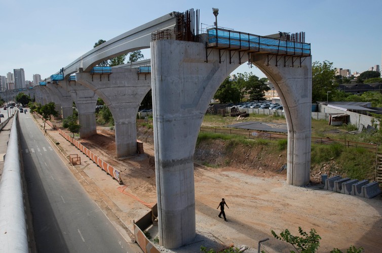 Linia kolejki w budowie, Sao Paulo, Brazylia