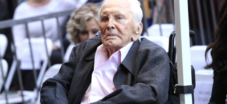 Kirk Douglas skończył 103 lata. Życzenia teściowi złożyła Catherine Zeta-Jones