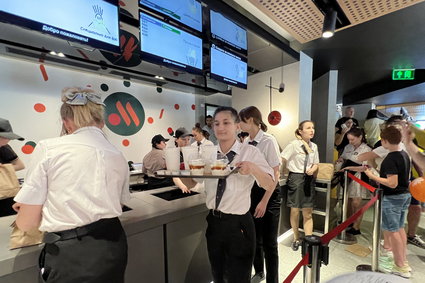 "Nowy McDonald's" w Rosji smakuje "prawie" tak samo, jak stary