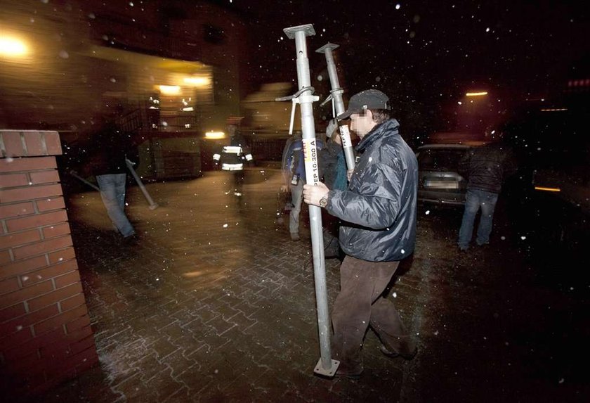 Śnieżyca w Rybniku. Autobus wjechał w dom! FOTO