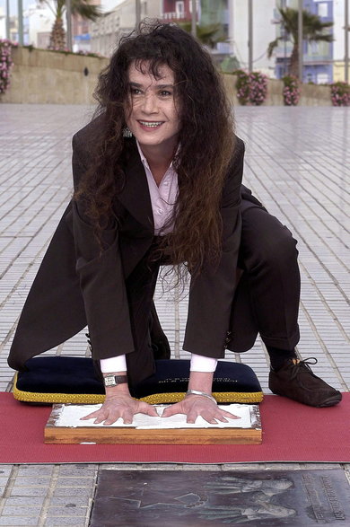 Maria Schneider w 2004 r. podczas odciskania swoich dłoni w Alei Gwiazd na Gran Canarii
