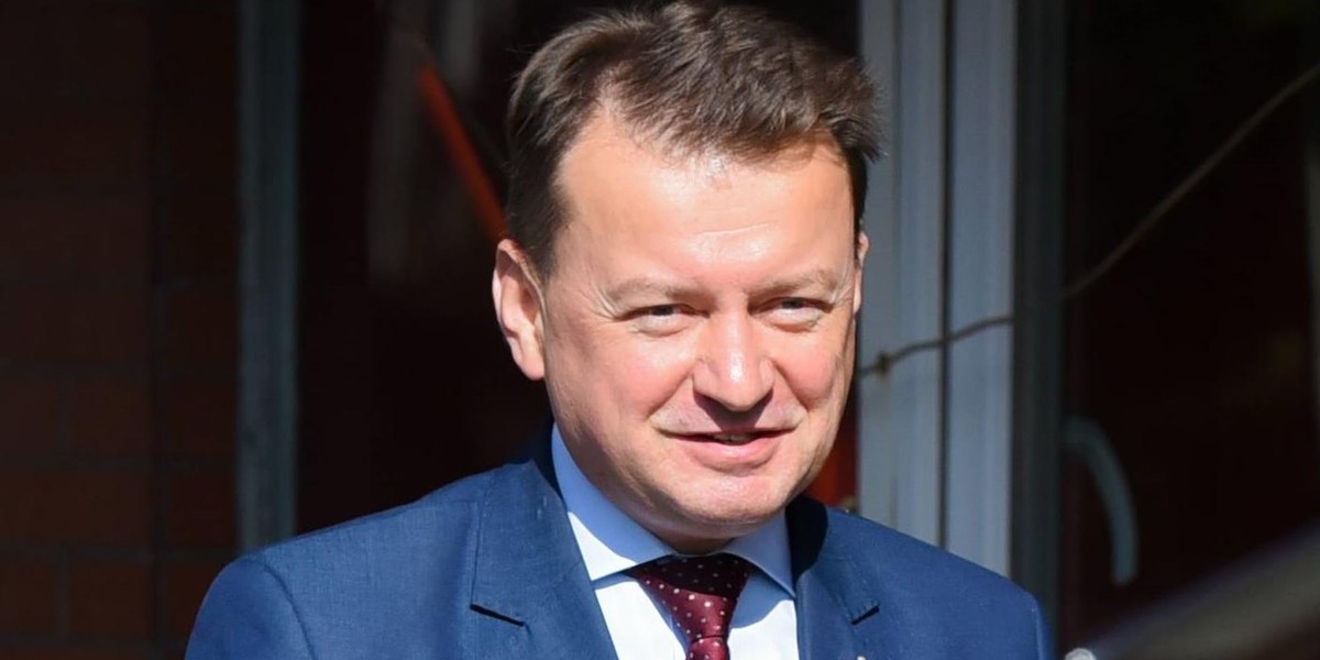 Minister Błaszczak funduje luksusy dla swojego dworu