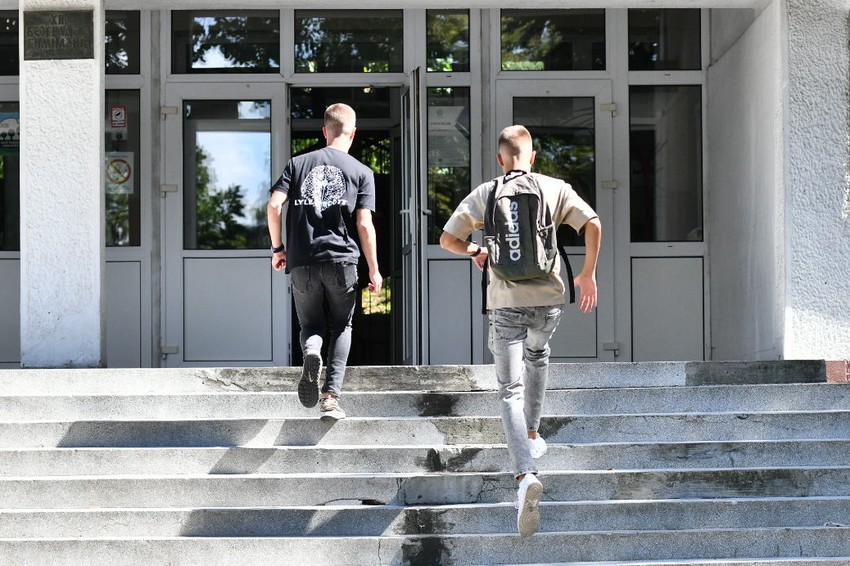 Neki učenici smatraju da su pravila u 13. beogradskoj "preterivanje"