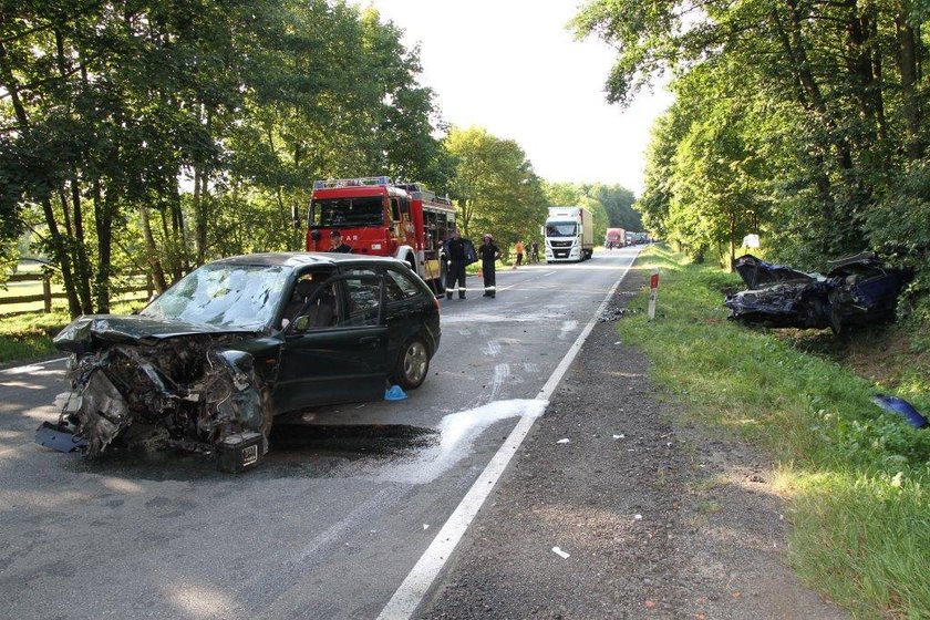 Kierowca wycinany był z samochodu