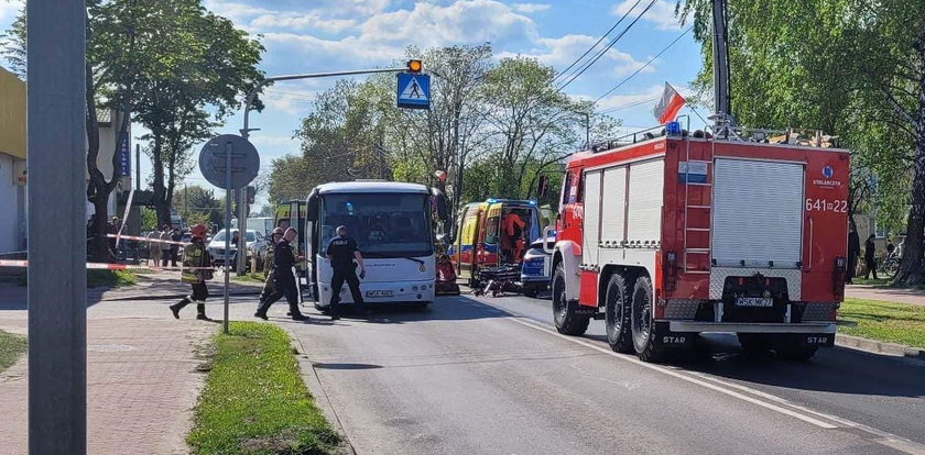 Sześciolatka zginęła pod kołami autobusu. Los wcześniej boleśnie ją doświadczył. Tragedia w Sokołowie Podlaskim