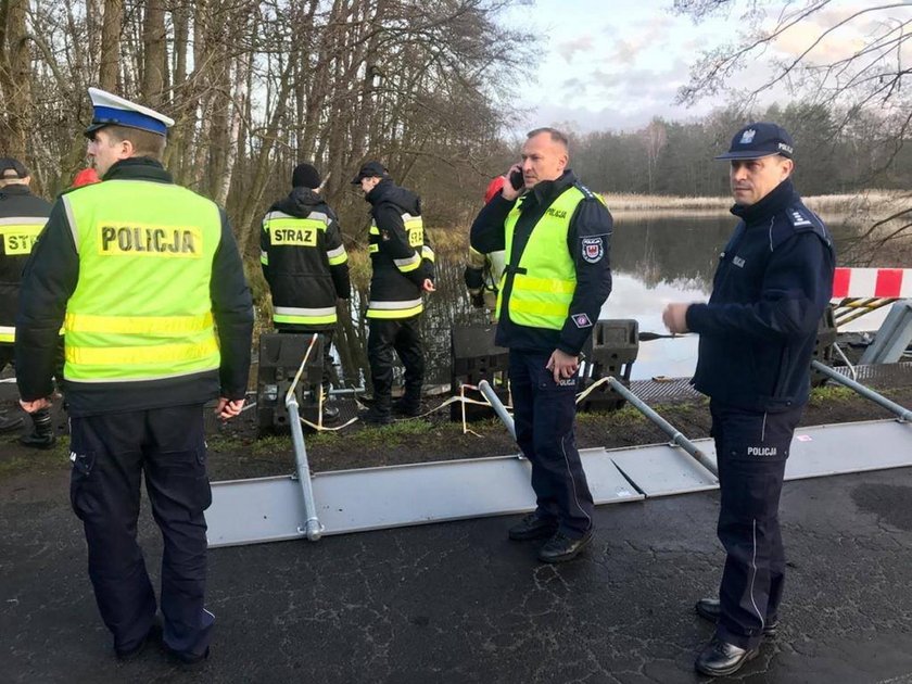 Wjechali audi do stawu. Zginęło pięć młodych osób. Przerażające NOWE FAKTY