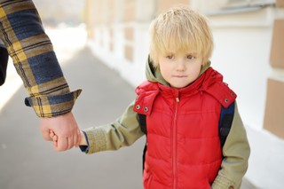 Pracujący rodzice otrzymają nowe świadczenie na dzieci. Ile pieniędzy dostaną?