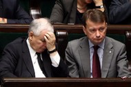 Prezes PiS Jarosław Kaczyński (L) i poseł PiS Mariusz Błaszczak (P)