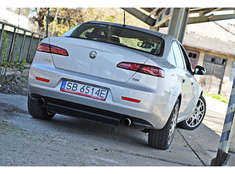 Alfa romeo 159 z nowym 200 konnym turbobenzynowym silnikiem 1750 TBi