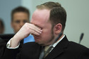 Emocje Breivika na sali sądowej