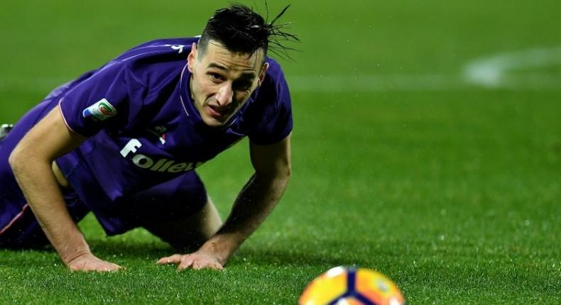Fiorentina's Croatian forward Nikola Kalinic eyes the ball during the Italian Serie A match against Napoli at the Artemio Franchi Stadium in Florence on December 22, 2016