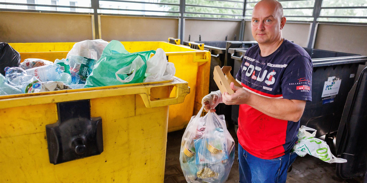 Paweł Smolicki  ( 38 l.) z Bytomia obawia się kolejnych podwyżek opłat za śmieci. 