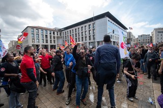 ”Demonstracja gniewu” w Marsylii przeciwko reformie emerytalnej i zmianom klimatycznym