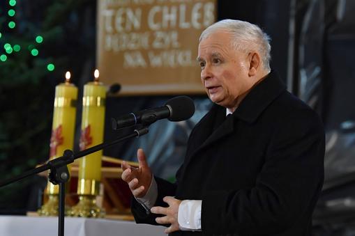 Jarosław Kaczyński przemawia w kościele w Starachowicach