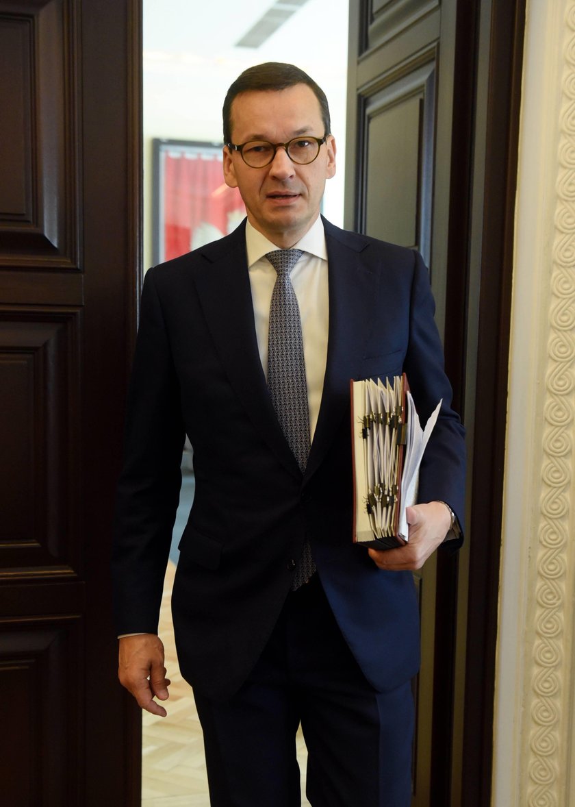 Onet: Kelnerzy obciążają Morawieckiego w aferze taśmowej