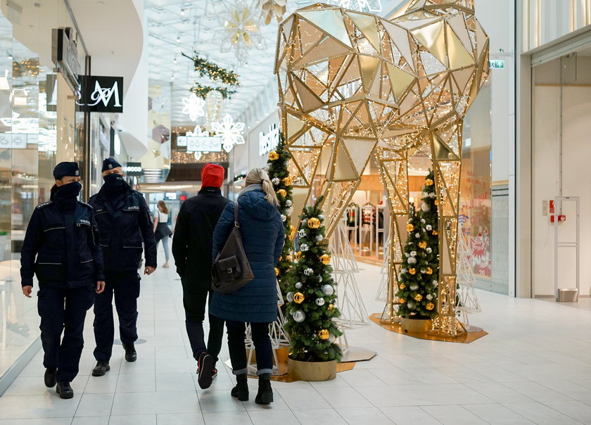 POLICJA W CENTRACH HANDLOWYCH