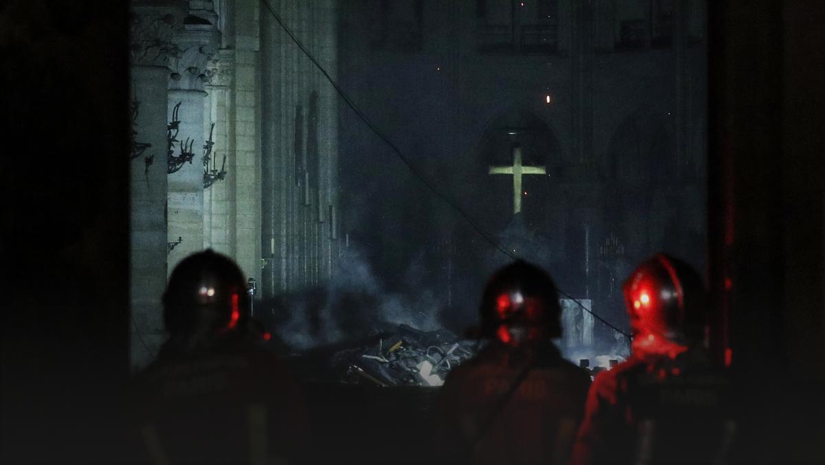 Pożar Notre Dame. Zdjęcia ze środka katedry