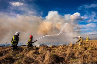 Pożar na terenie Biebrzańskiego Parku Narodowego. Są nowe informacje od służb. 'Sytuacja na miejscu jest bardzo trudna'