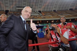 Coraz bliżej rewolucji w piłce nożnej. Szef FIFA chwali wideoweryfikację