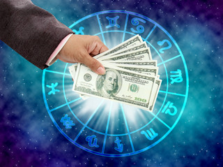 Horoskop na maj. Te znaki zodiaku będą miały szczęście w finansach