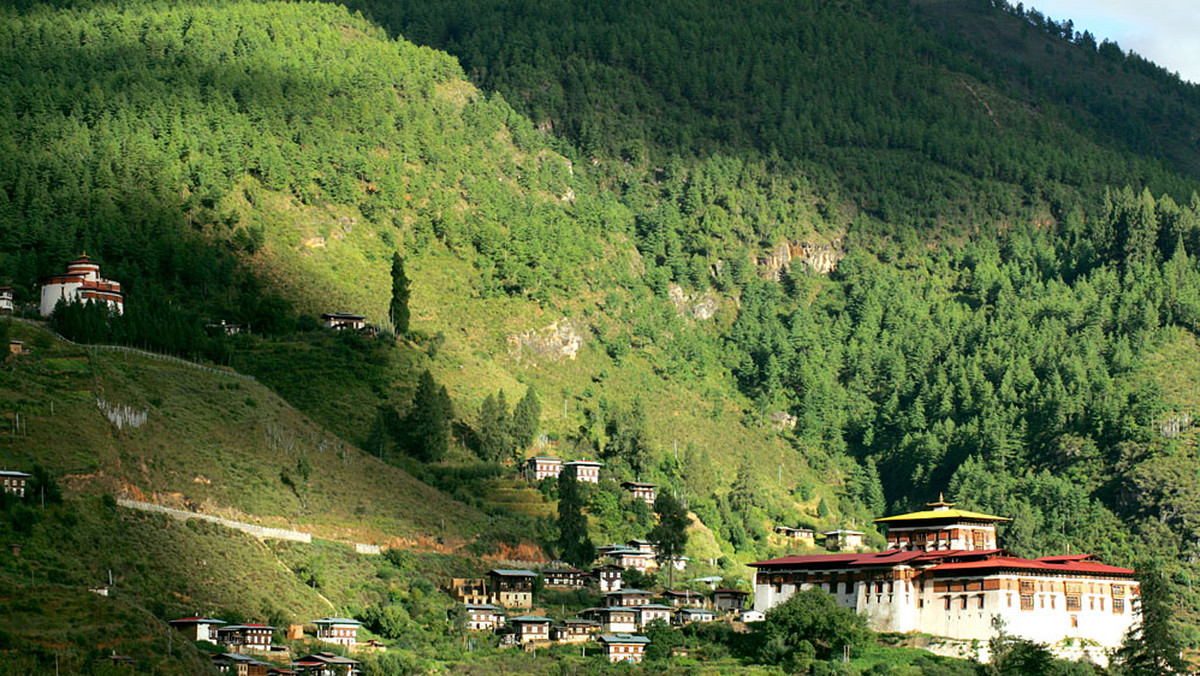 W 1865 roku Bhutan i Wielka Brytania podpisały traktat w Sinchulu, na mocy którego Bhutan otrzymał coroczne subsydia w zamian za przekazanie niektórych ziem pogranicznych Indiom Brytyjskim.