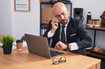 Czy pracodawca może odmówić pracownikowi przerwy na papierosa? Są zasady, których muszą w takim wypadku przestrzegać obie strony