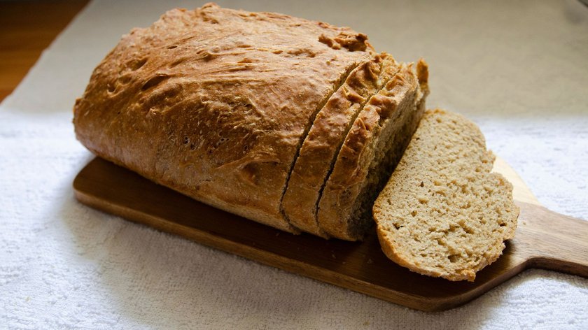 Chleb na zakwasie z żurawiną i gruszką. Przepis krok po kroku.