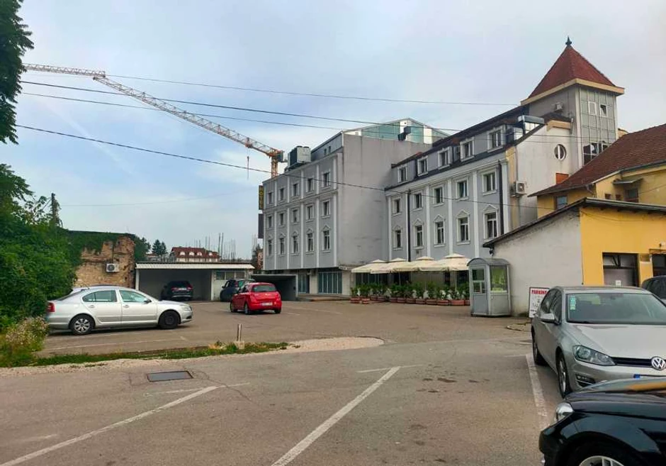 Parking u blizini hotela gde je Lukić uhapšen.