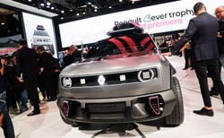 Renault 4 to nowy SUV mniejszy niż Captur. Cena? Francuzi zaszaleli, prezydent zachwycony