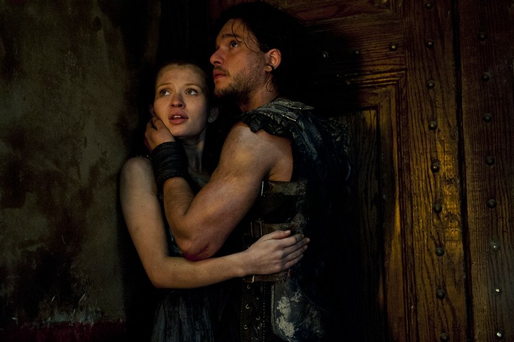 Kit Harington i Emily Browning w filmie 'Pompeje'