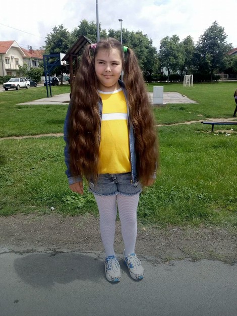 Angelina se ponosi svojom kosom