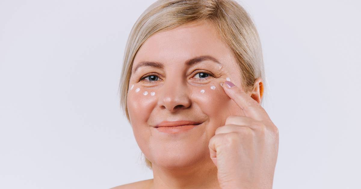 Ten krem pod oczy usuwa sińce i niweluje opuchnięcia! Teraz o ponad połowę taniej!