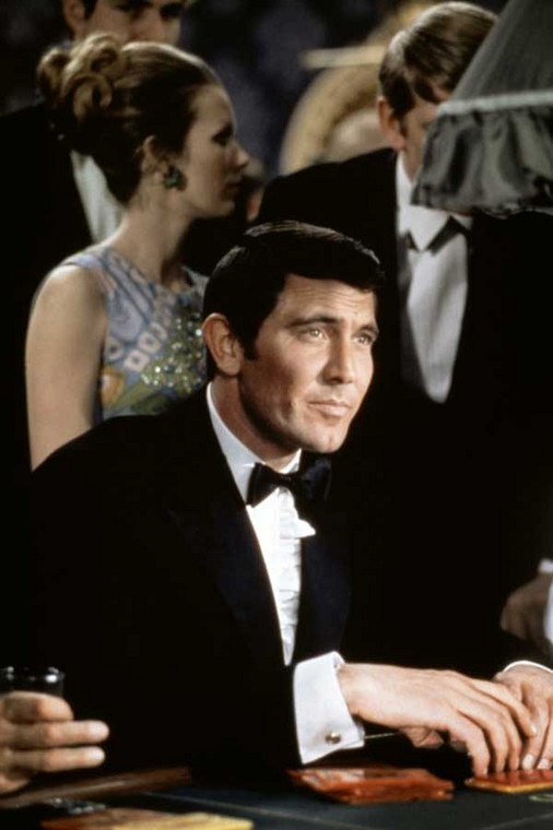 George Lazenby jako James Bond w filmie "W tajnej służbie Jej Królewskiej Mości" (1969)