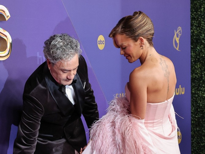 Rita Ora i najlepša žena Holivuda došle na dodelu Emija u istoj haljini - i pojele se od blama