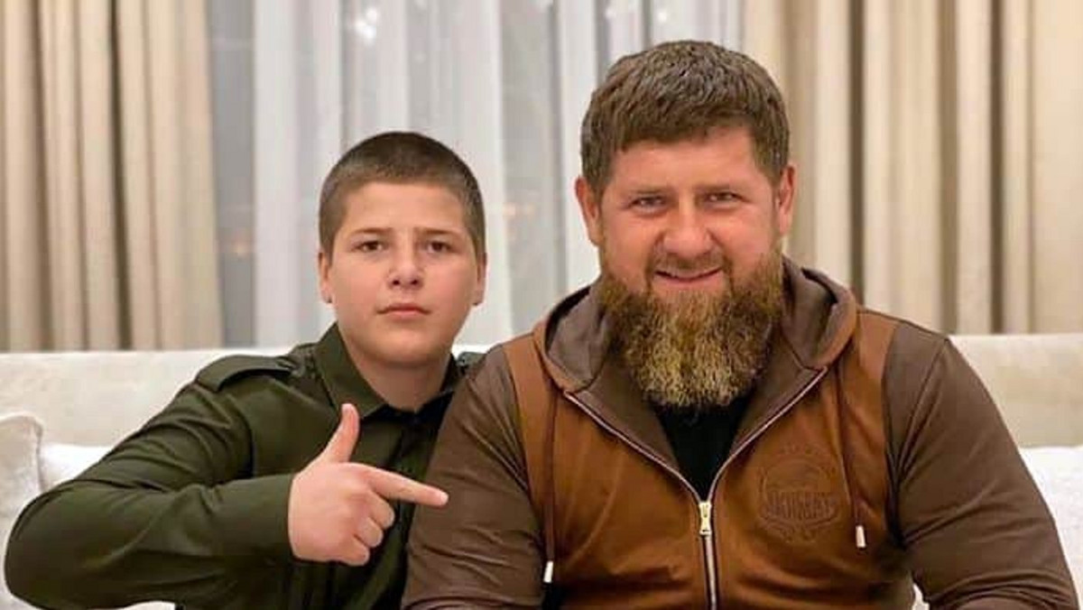 Katował więźnia. Zamiast kary 15-letni syn Kadyrowa dostał cztery medale