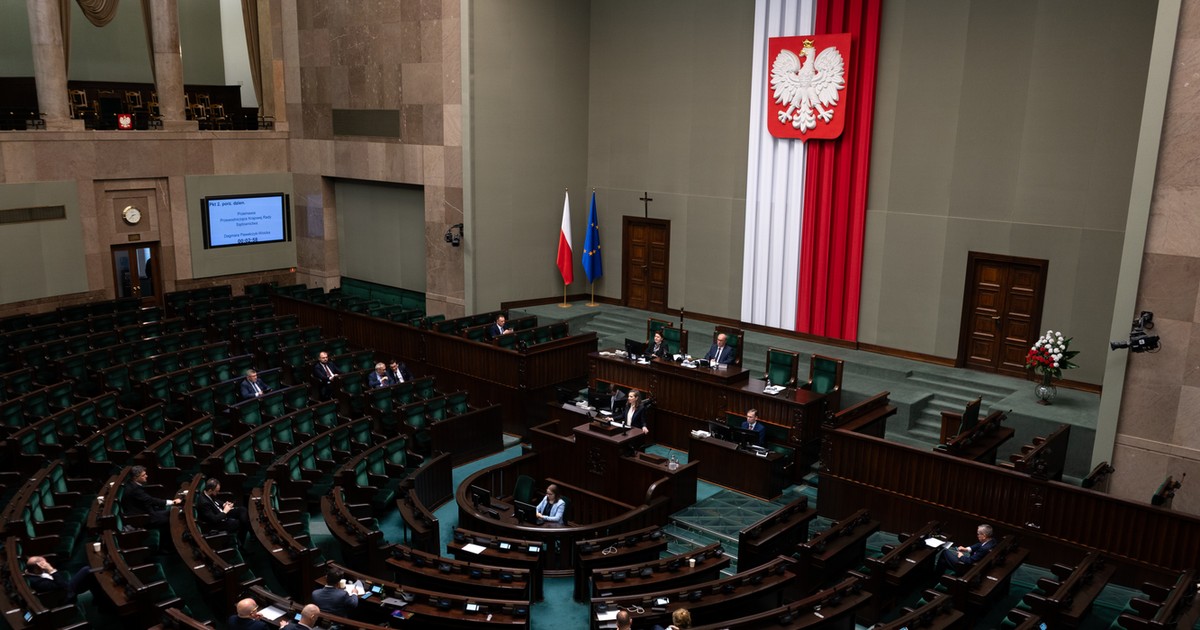 Tych koalicji nie chcą Polacy. Wyniki najnowszego sondażu IBRiS