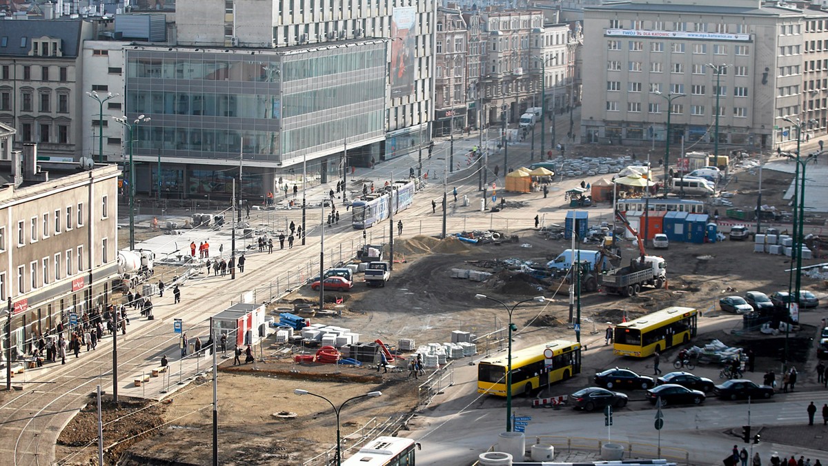 Samorząd Katowic liczy na inwestorów, którzy chcieliby prowadzić działalność w przebudowywanym obecnie ścisłym centrum miasta - w rejonie Rynku i Ronda im. Ziętka. W nowym otoczeniu znajdzie się miejsce m.in. na hotele, biura i inne komercyjne przedsięwzięcia.