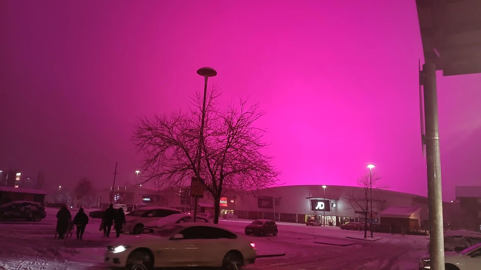 Za sve je bila odgovorna svetlost led lampi sa stadiona Birmingem sitija | Foto: GLMCC