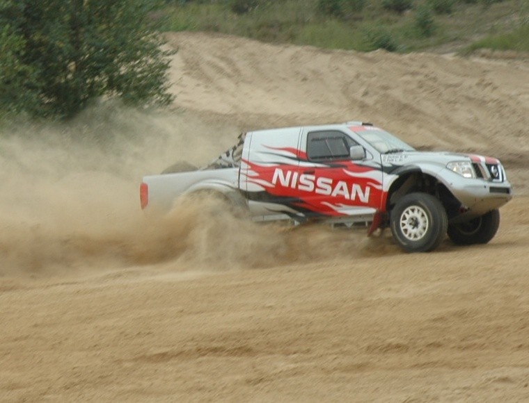 Nissany rozjeżdżały Stadion X-lecia