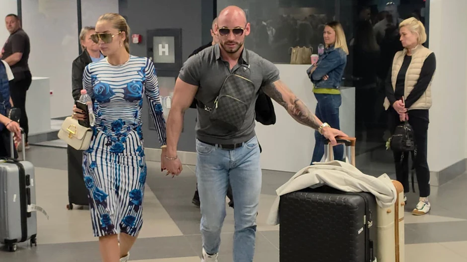 Tea Tairović sa mužem na aerodromu