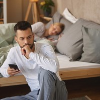 Korainak találja az ébresztőt? A női agy éjjel is dolgozik – ezért kér még egy kis időt reggel